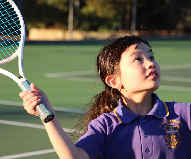 Young tennis player preparing to serve